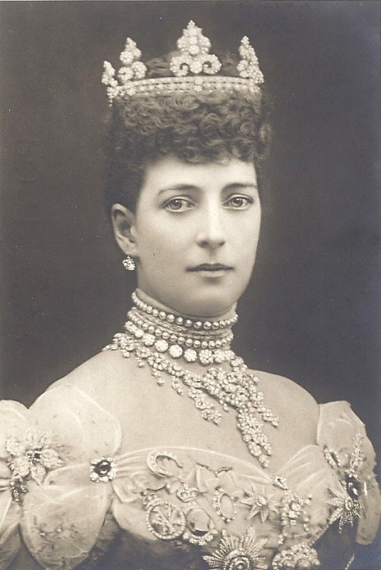 Pearl Fashion Fact: Queen Alexandra of Denmark Wore Pearl Chokers to ...