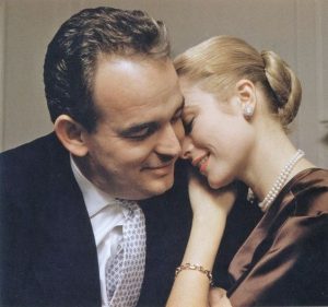 grace kelly wearing pearls
