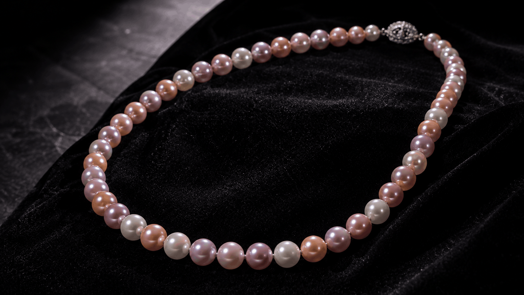 02. Multicolor Pearl Necklaces — The Statement Piece