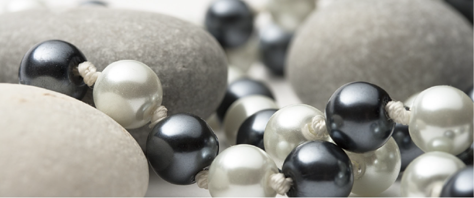 White Pearls  Save up to 80% with Pearls Only France